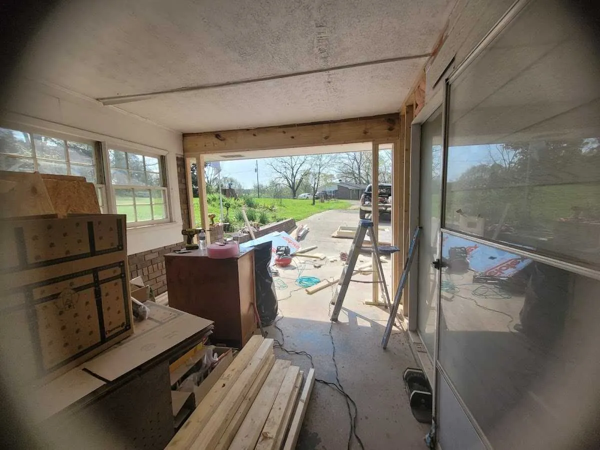 Air movers and dehumidifier for Drying & Dehumidification in Wellston